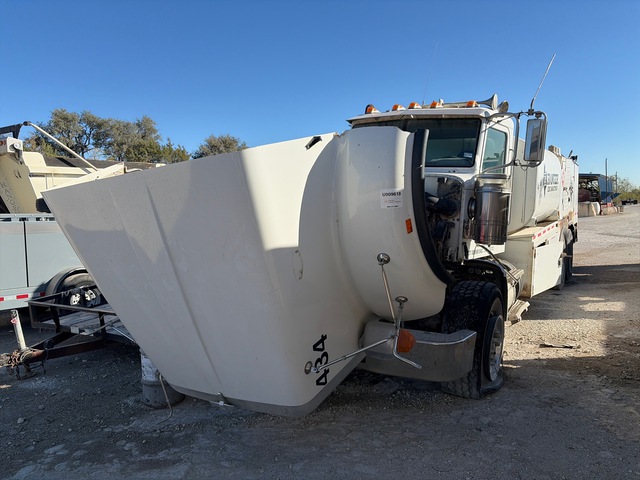 2012 Peterbilt 367 2000 gal 6x4 Fuel and Lube Truck (Inoperable)
