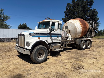 2004 Kenworth W900 8x4 Mixer Truck