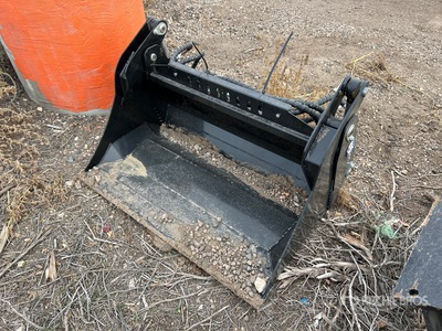 2025 GIYI GY-XKH39F 39 in Multi-Purpose Mini Pala para Minicargadora (Unused)