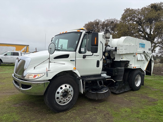 2014 Tymco 600 BAH on 2014 International DuroStar Sweeper Truck