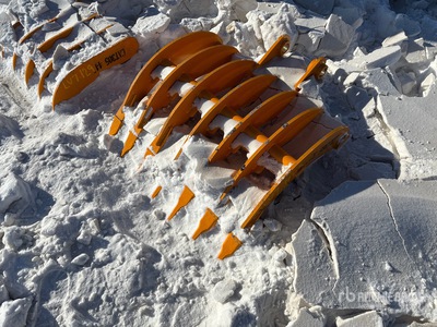 2026 GIYI 32 in Excavator Rake - Fits Cat 305 (Unused)