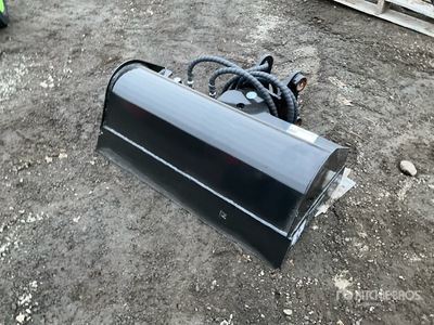 2026 GIYI GY-D3T 36 in Hydraulic Tilting Excavator Bucket - Fits Cat 3 - 5 ton (Unused)