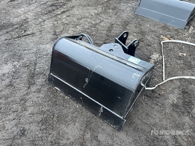 2026 GIYI GY-D5T 32 in Hydraulic Tilting Cazo para excavadora - Fits Cat (Unused)