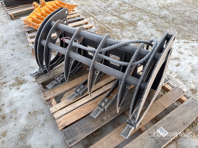 2025 GIYI GY-MCLG60 44 in Curved Log Grabber Skid Steer Grapple (Unused)