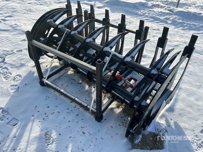 2025 GIYI GY-CLG72 72 in Curved Log Grabber Skid Steer Grapple (Unused)