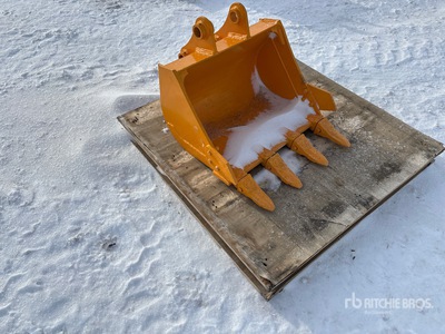 2026 GIYI 24 in Digging Excavator Bucket - Fits Catching 303 (Unused)