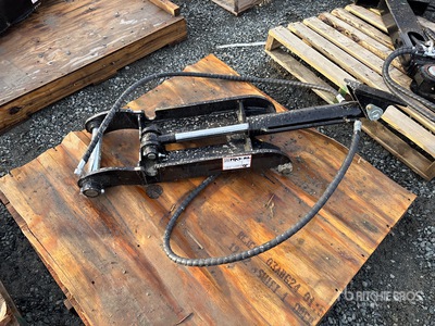 2025 GIYI GY-XJ3T Hydraulic Pouce de pelleteuse - Fits Cat 3 ton (Unused)