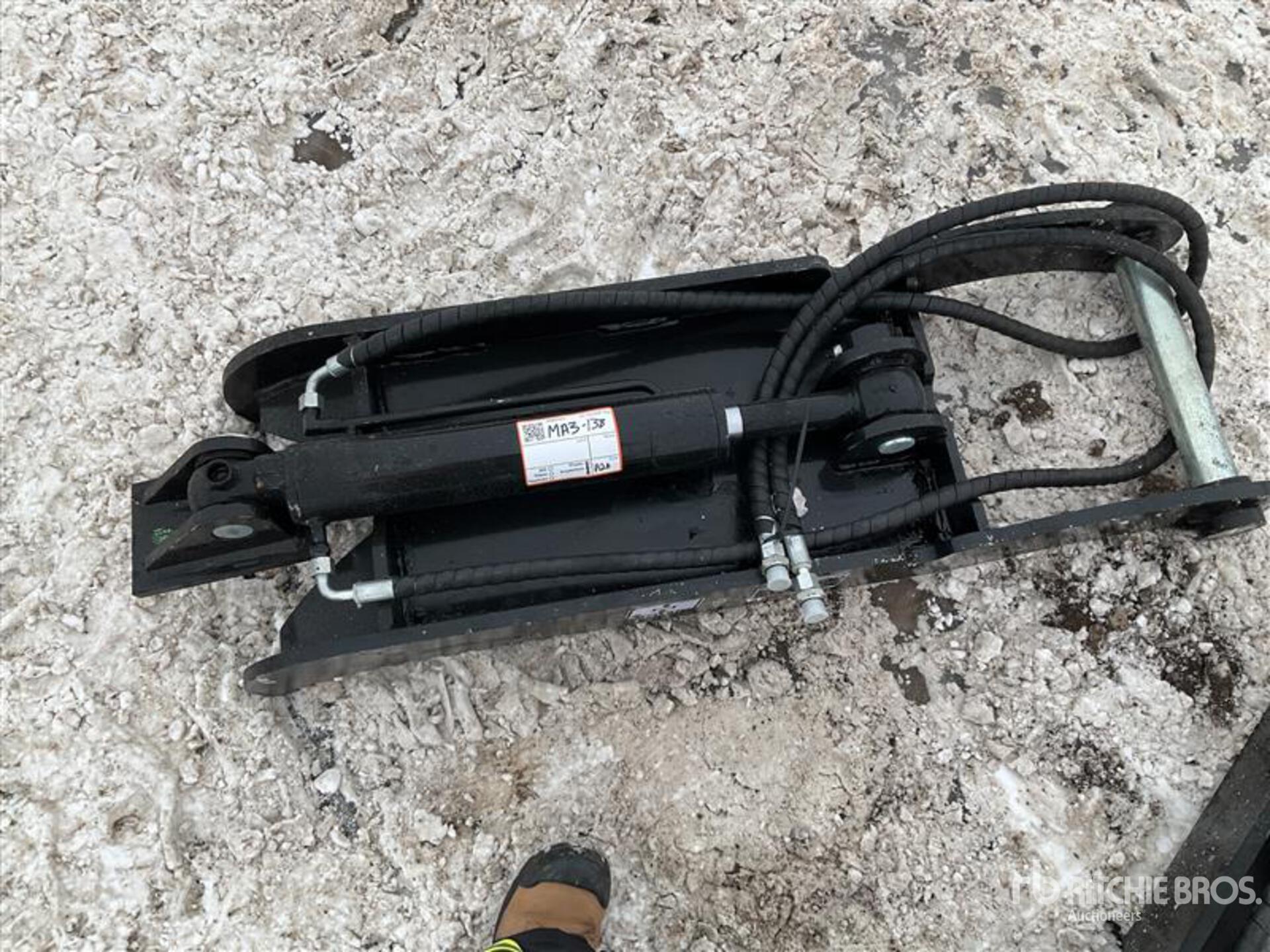 2026 GIYI GY-XJ7T CAT Hydraulic Excavator Thumb (Unused)