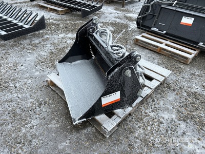 2025 GIYI GY-XKH39 39 in Multi-Purpose Mini Skid Steer Bucket (Unused)