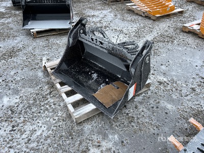 2025 GIYI GY-XKH39 39 in Multi-Purpose Mini Skid Steer Bucket (Unused)