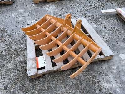2025 GIYI 44 in Excavator Rake - Fits Cat 305 (Unused)