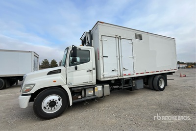 2013 Hino 338 4x2 شاحنة تقطيع متنقلة