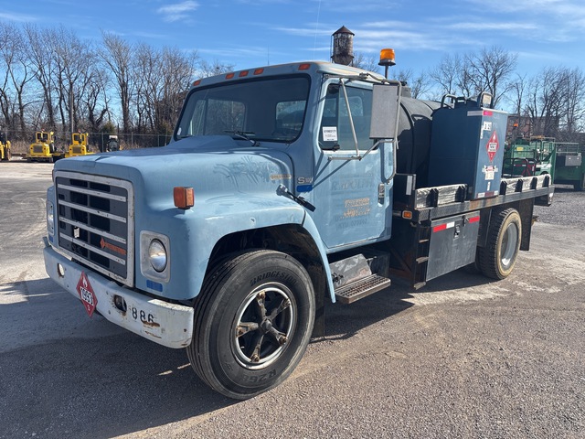 1986 International S1654 1000 gal 4x2 Flatbed Water Truck