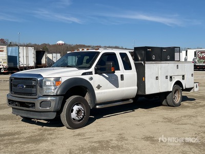 2015 Ford F-550 4x4 Extended Cab Utility Truck