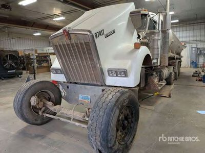 2014 Kenworth W900 T/A Day Cab Truck Tractor