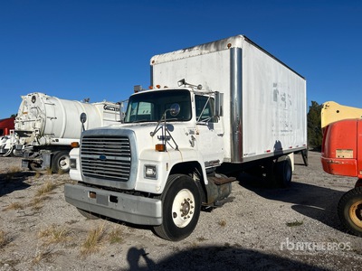 1990 Ford L8000 4x2 Furgoneta caja cerrada