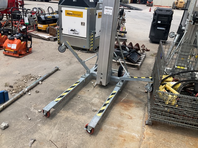 Sumner 2118 Material Hoist