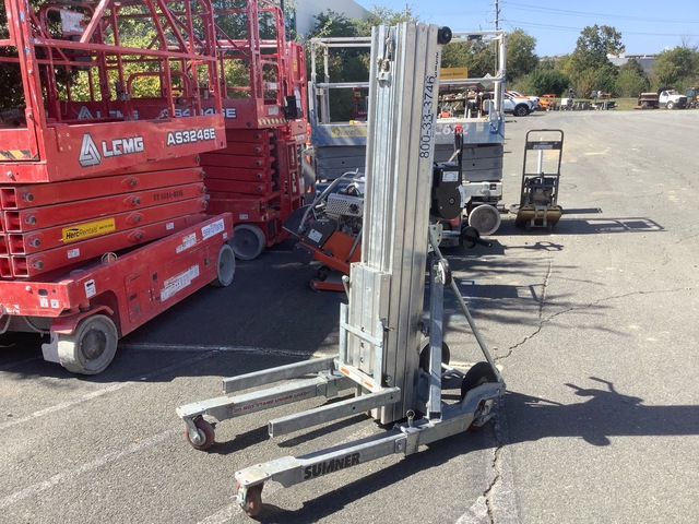 Sumner 2615 Material Hoist