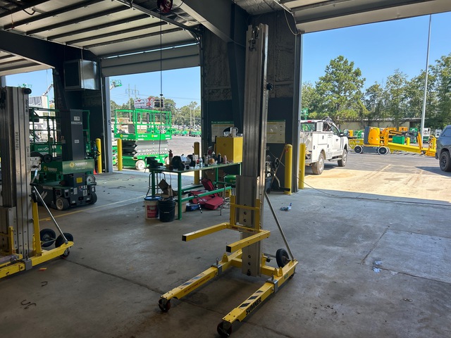 2023 Sumner 2112 Material Hoist