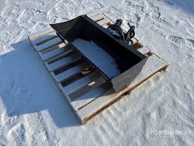 2026 GIYI GY-D3T 32 in Hydraulic Tilting Excavator Bucket - Fits 3 - 5 ton (Unused)