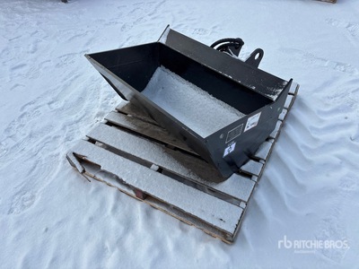 2025 GIYI GY-D5T 35 in Hydraulic Tilting Excavator Bucket - Fits 3 - 5 ton (Unused)