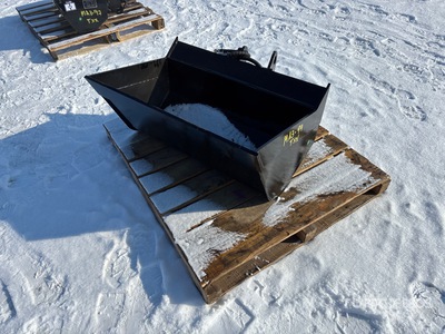 2026 GIYI GY-D5T 35 in Hydraulic Tilting Excavator Bucket - Fits 3 - 5 ton (Unused)