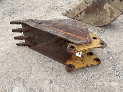 Cat 18 in Digging Godet arrière de rétrocaveuse