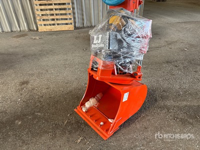 2025 22 in Rotating Excavator Bucket - Fits 6 - 8 ton (Unused)