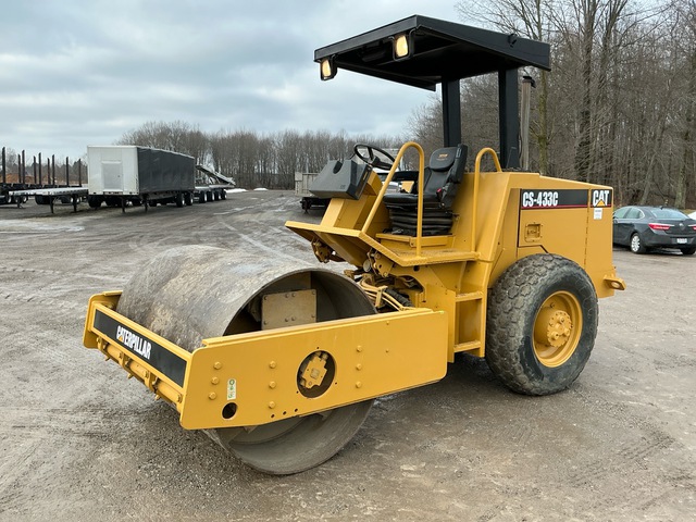 2000 Cat CS-433C Smooth Drum Compactor