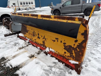 2012 Larochelle LRC1142FT Hydraulic 11 ft 2 Way Snow Blade Divers - Équipement de déneigement