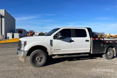 2019 Ford F350 Super Duty XL 4x4 Crew Cab Camion utilitaire