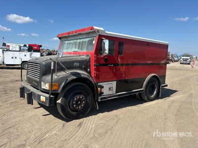 2001 International 4700 4x2 Armored Truck
