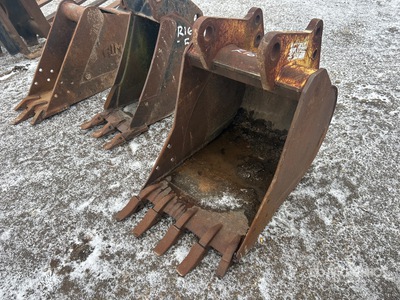 Hensley 24 in Digging دلو حفارة