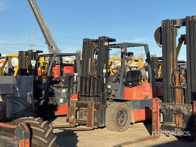 2000 Toyota 52-6FGU35 7000 lb Pneumatic Tire Forklift