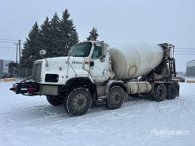 2005 International 5600 8x4 Twin-Steer Mixer vrachtwagen