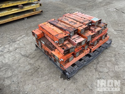 Qty of 35 29 in - 43 in Strut Aluminum Quik Box Struts