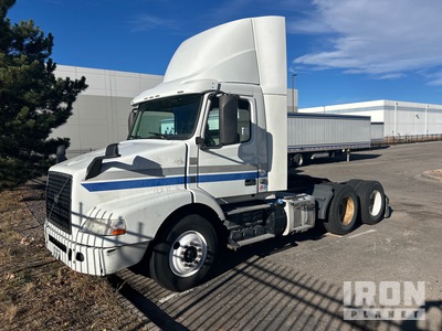 2016 Volvo VNR64T 6x4 Cabeza Tractora Cabina Dormitorio