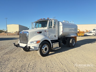 2014 Peterbilt 337 4x2 Water vrachtwagen