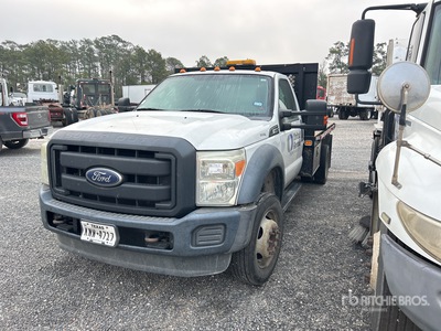 2016 Ford F-550 XL 4x4 Flatbed Truck