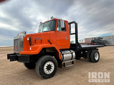 2000 Volvo 4x4 Flatbed Truck
