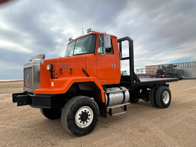 2000 Volvo ACL 4x4 Flatbed Truck 2000 Volvo ACL 4x4 Flatbed Truck