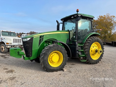 2014 John Deere 8245R Trattore agricolo 4RM (Inoperable)