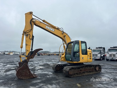 2005 John Deere 135C حفارة بجنزير