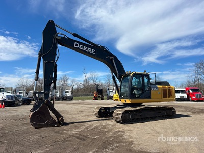2017 John Deere 250G LC حفارة بجنزير
