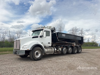 2019 Kenworth T880 10x4 Roll-Off Truck