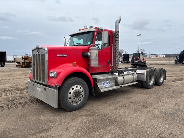 2009 Kenworth W900 6x4 T/A Day Cab Truck Tractor