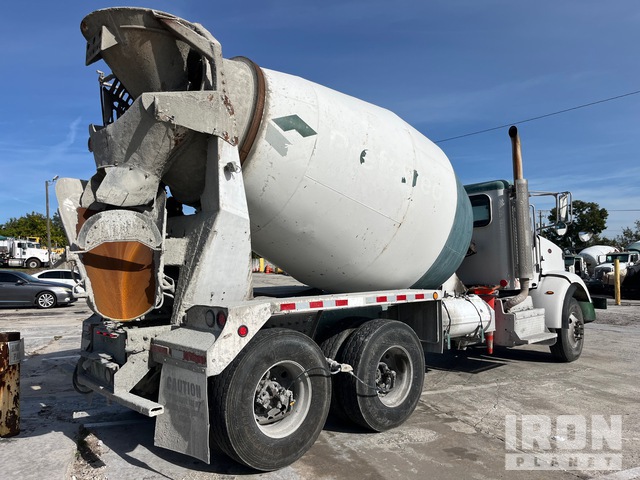 CAMIóN REVOLVEDOR 2015 PETERBILT SCHWING 10.5 CYD