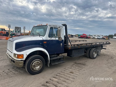 1996 International 4700 4x2 Roll-Off Truck