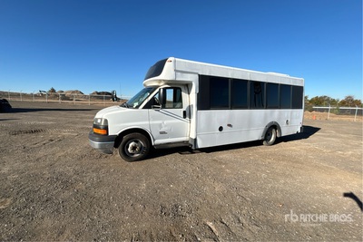 2012 GMC Savana G4500 4x2 21-Seat Autobus