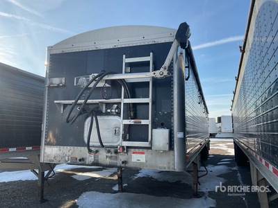 2014 Wilson DWG-550WB 49 ft Tri/A Walking Floor Grain Trailer